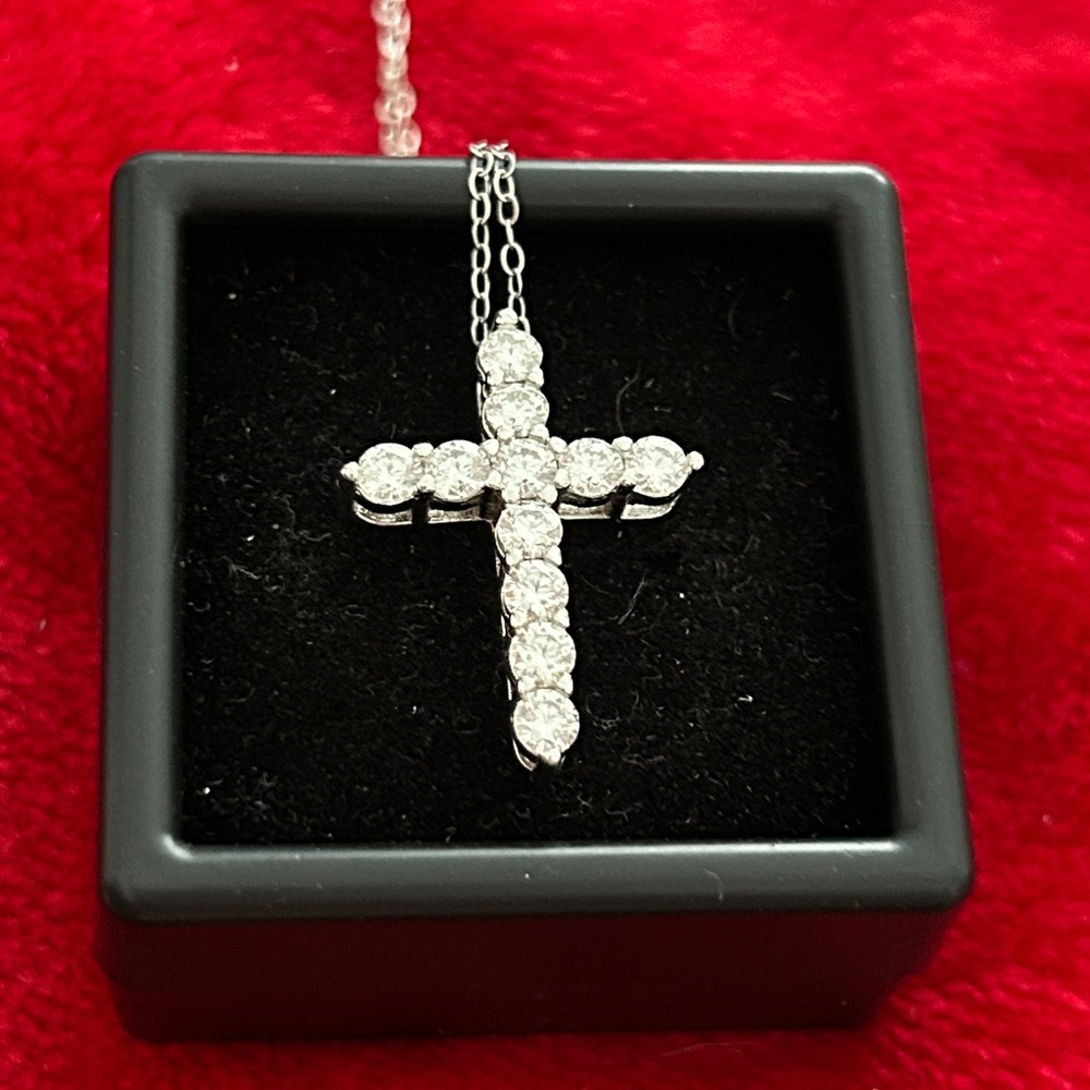 Luxury 1.1 CT Moissanite Diamond 925‎ Sterling Silver cross necklace Retail $599